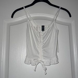 super cute white windsor top